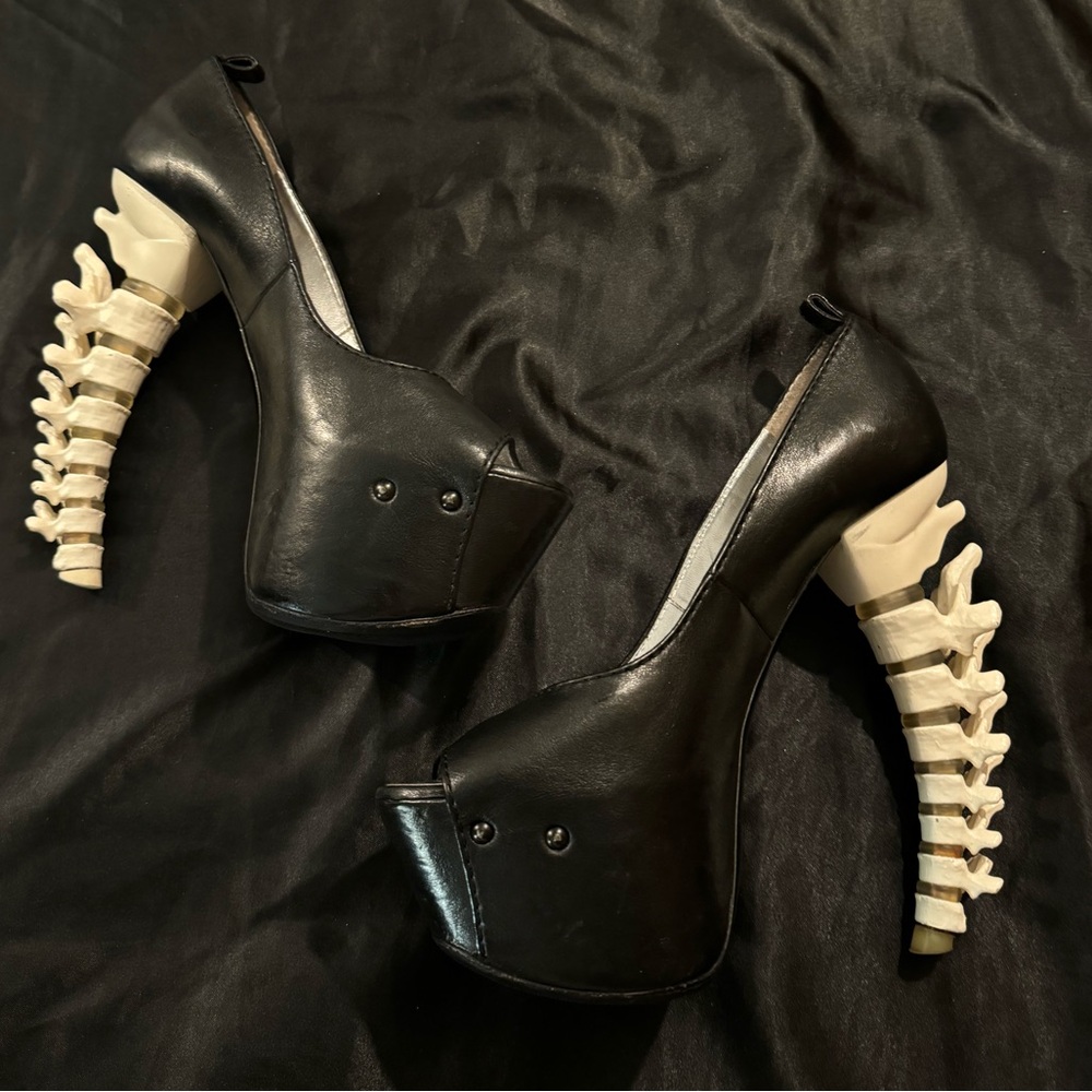 DSQUARED2 Fall 2010 RTW Spine Heels